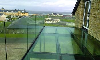 Стеклянные полы на балконе в Новосибирске. Готовые проекты ПерилаГлавСнаб