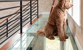 Стеклянный пол на площадке в частном доме в Новосибирске. Готовые проекты ПерилаГлавСнаб