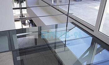 Стеклянный потолок на межэтажной площадке в Новосибирске. Готовые проекты ПерилаГлавСнаб