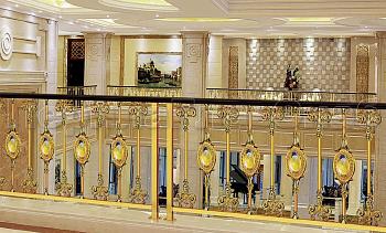 Латунные перила под золото в Новосибирске. Готовые проекты ПерилаГлавСнаб