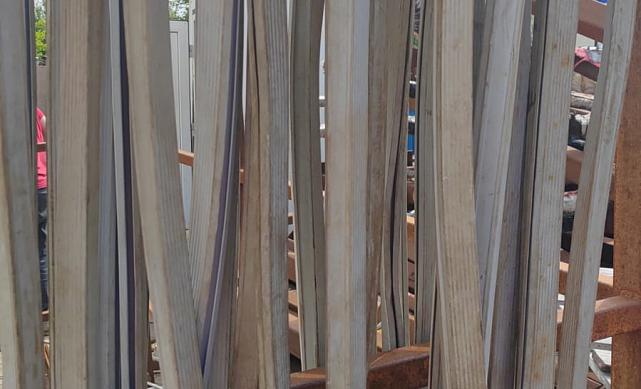 Уплотнитель в поручень с пазом 27х30 для стекла 8+8мм, EPDM (палки по 3м) СЕРЫЙ сорт 2 УЦЕНКА Фk307-G-с2 2