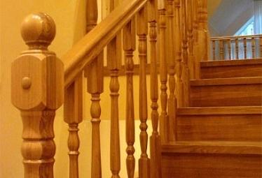 Деревянные лестницы купить в Новосибирске