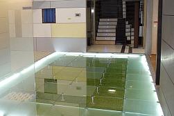 Стеклянные полы с подсветкой в Новосибирске. Готовые проекты ПерилаГлавСнаб - фото 1