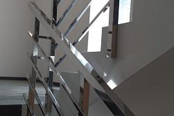 Перила для лестниц из металла в Новосибирске. Готовые проекты ПерилаГлавСнаб - фото 14