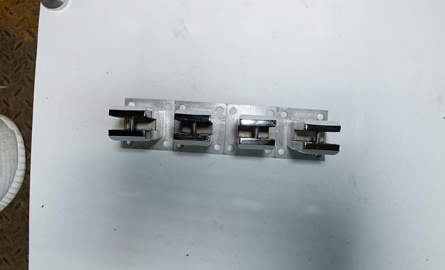 Стеклодержатель литой напольный, плоский 50х50х190 мм, для стекла 10-12 мм, полированный AISI 304, уценка k275-2-У 10